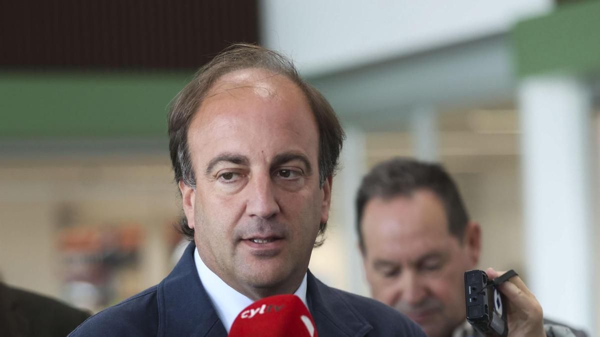 Castilla y León admite el bloqueo de 1.200 ayudas por daños de lobos y promete que se volverán a cazar