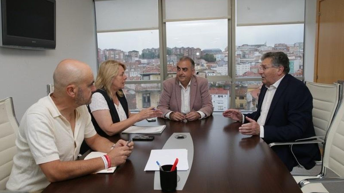 Reunión Gobierno-Ribamontán por los botellones en El Puntal.