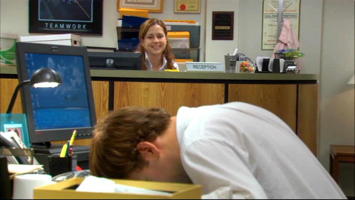 "Las jornadas largas frente a la pantalla, la fatiga visual, los dolores musculoesqueléticos y los problemas de sueño, en recurrencia, hacen que  el descanso se haya convertido en una especie de premio meritocrático, cuando en realidad es una forma de libertad”.