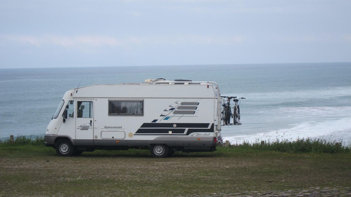 La oposición obliga a restringir el estacionamiento de autocaravanas al Gobierno de Cantabria (PP)