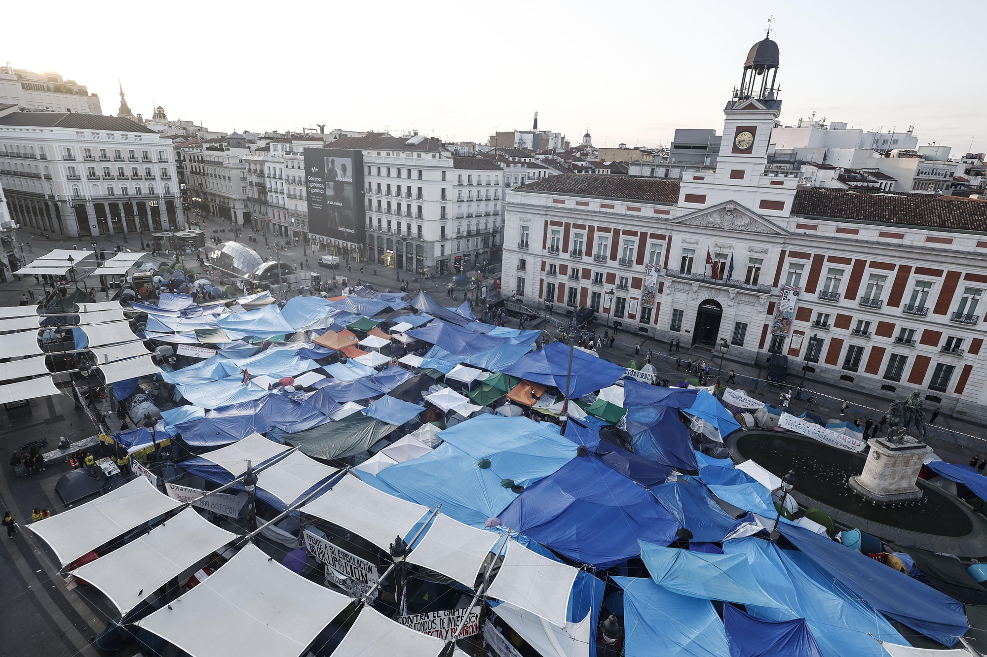 Imagen aérea de la acampada en la Puerta del Sol de Madrid.