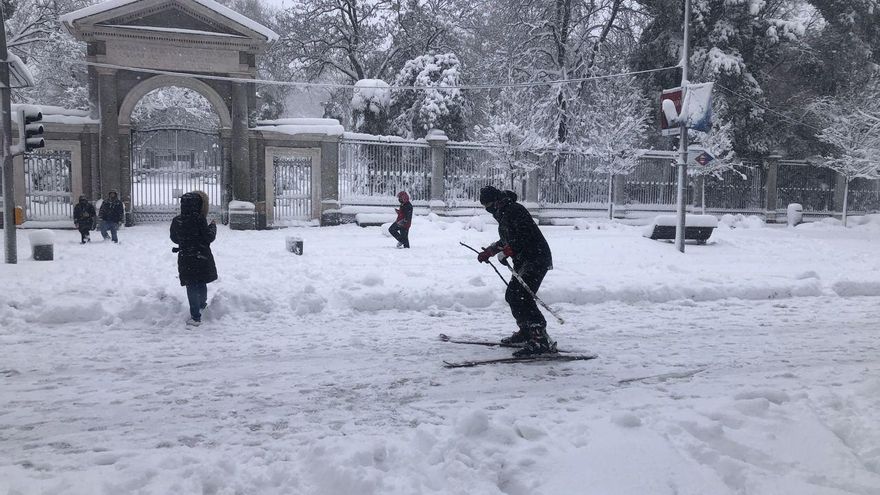 El parque del Retiro de Madrid nevado