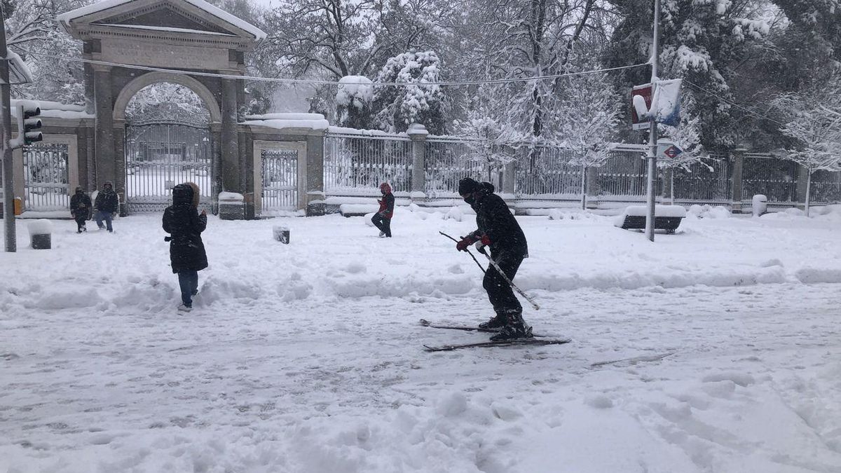 El parque del Retiro de Madrid nevado