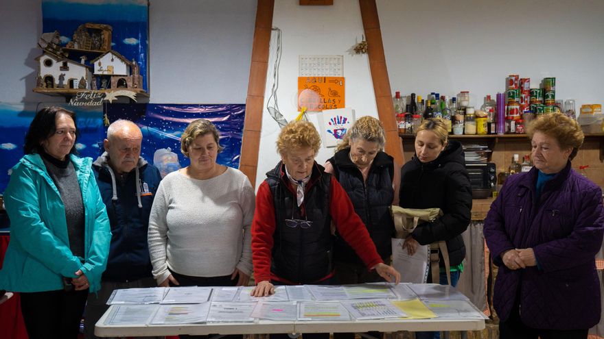 Miles de vecinos de Coria del Río respiran desde hace años gases tóxicos y nadie le pone solución: “Nos están dejando morir”