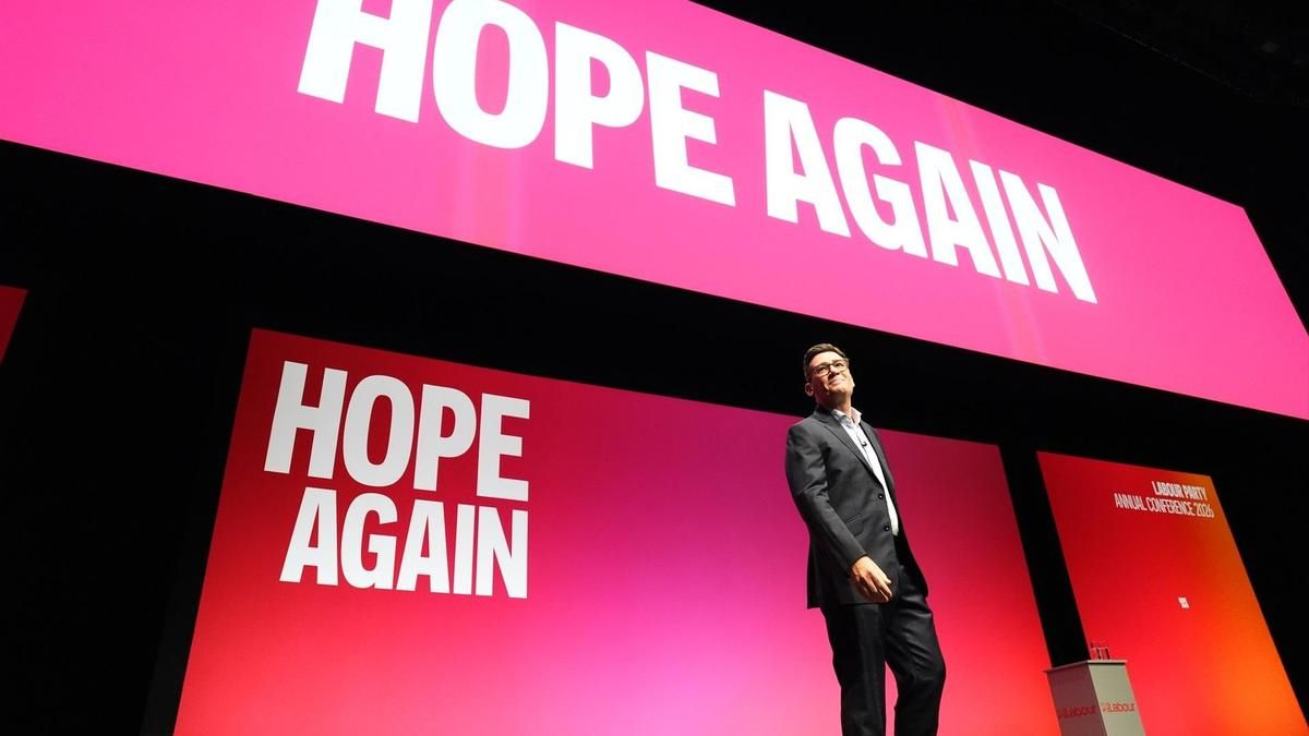 El primer ministro británico, Andy Burnham, en el congreso del Partido Laborista en Liverpool, el 29 de septiembre.
