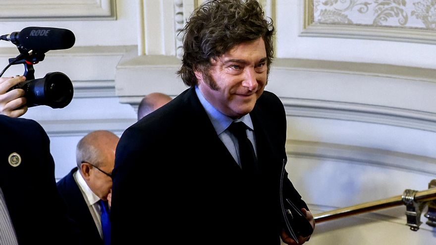 El presidente de Argentina, Javier Milei, llega al desayuno informativo del Fórum Europa del que es protagonista este miércoles en Madrid. EFE/ Mariscal