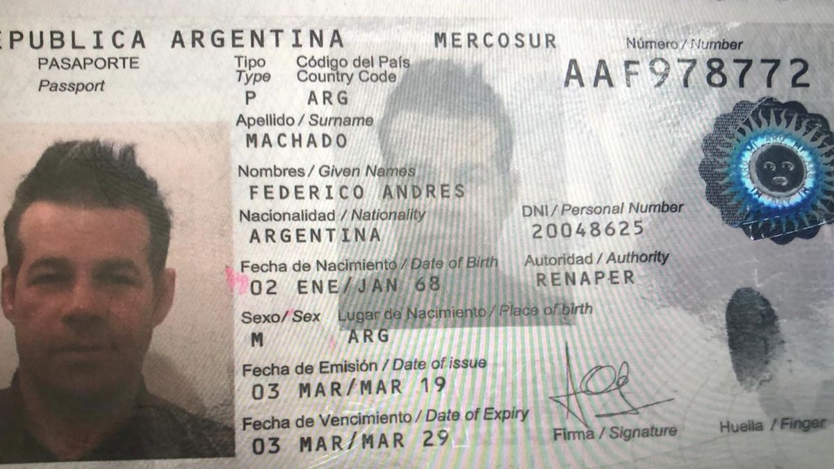 El pasaporte de "Fred" Machado.