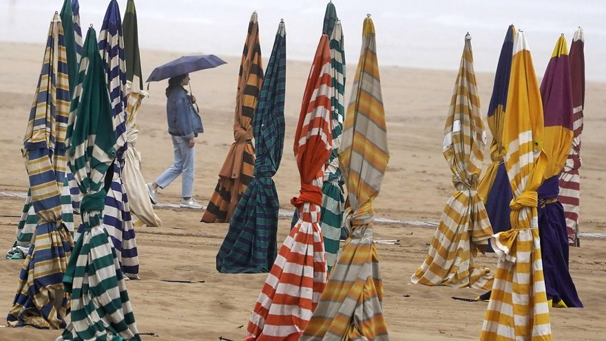Toda España en alerta por viento, olas, lluvias, tormentas y calor excepto Canarias y Madrid