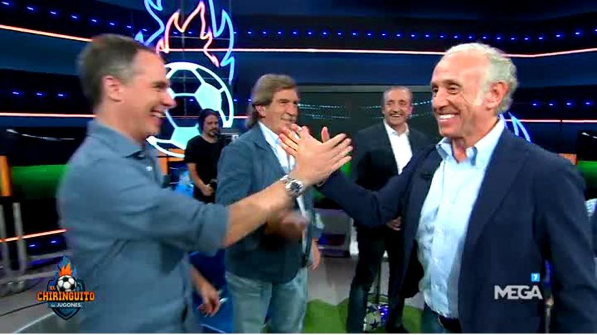 Eduardo Inda regresó al Chiringuito con regalo de Pedrerol: "Parezco Cleopatra"