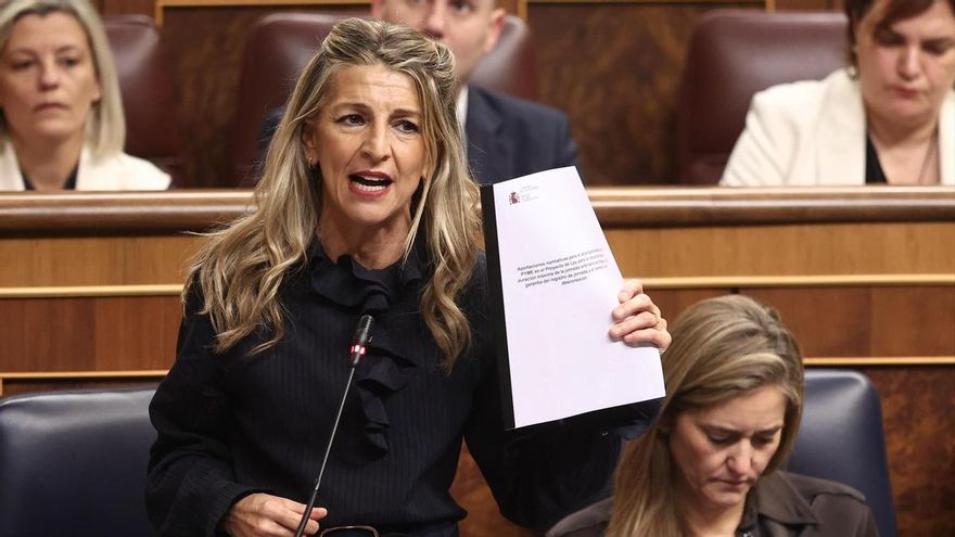 La vicepresidenta segunda y ministra de Trabajo y Economía Social, Yolanda Díaz, interviene durante una sesión de control al Gobierno