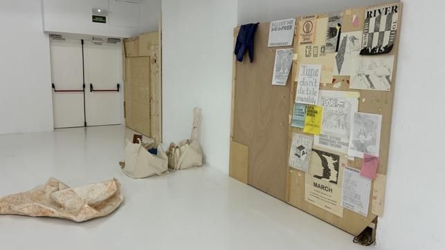 Aspecto de la muestra de Ludovica Carbotta 'Constructoras de mundos muy parecidos al nuestro', en el Espai 13 de la Fundació Joan Miró,