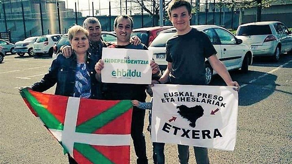 Covite denuncia que el ex jefe de ETA David Plá sostenía un cartel "propagandístico" de EH Bildu al salir de la cárcel