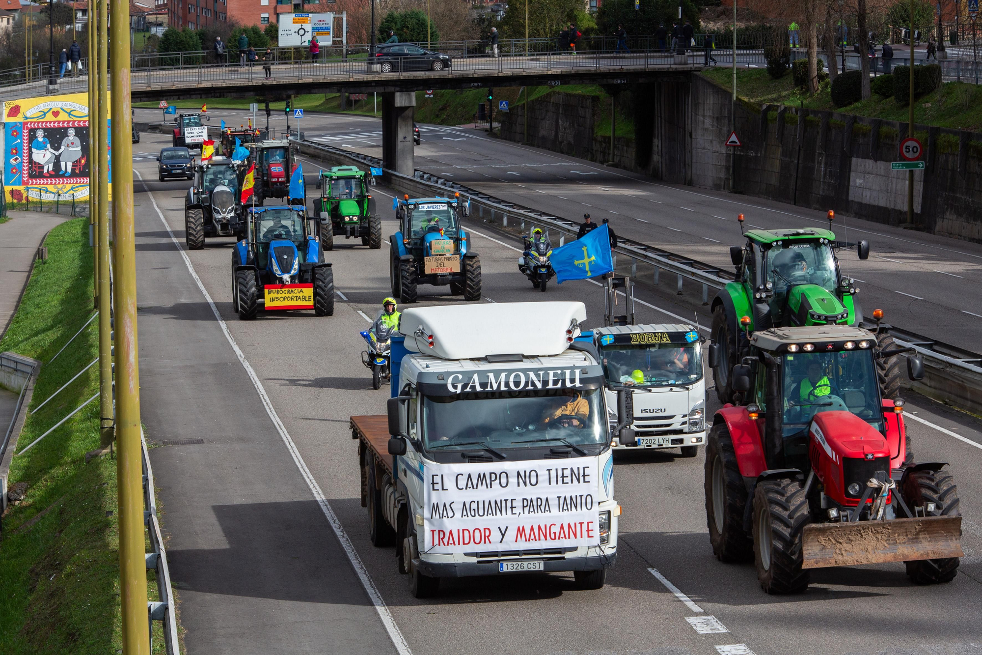 Tractores llegando esta mañana a la capital asturiana