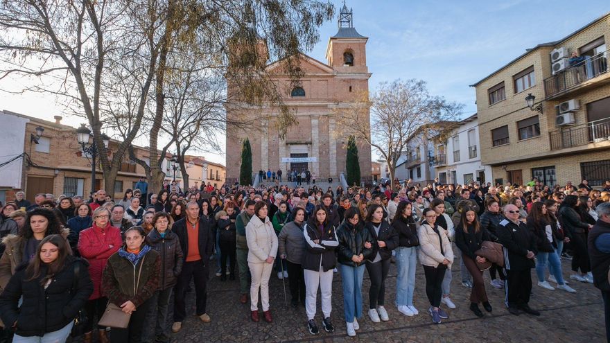 Vecinos y vecinas de Piedrabuena en el acto de homenaje a Belén