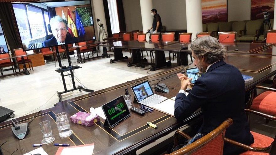 El consejero de Sanidad del Gobierno de Canarias, Julio Pérez, comparece ante la Diputación Permanente del Parlamento para informar sobre la evolución del coronavirus