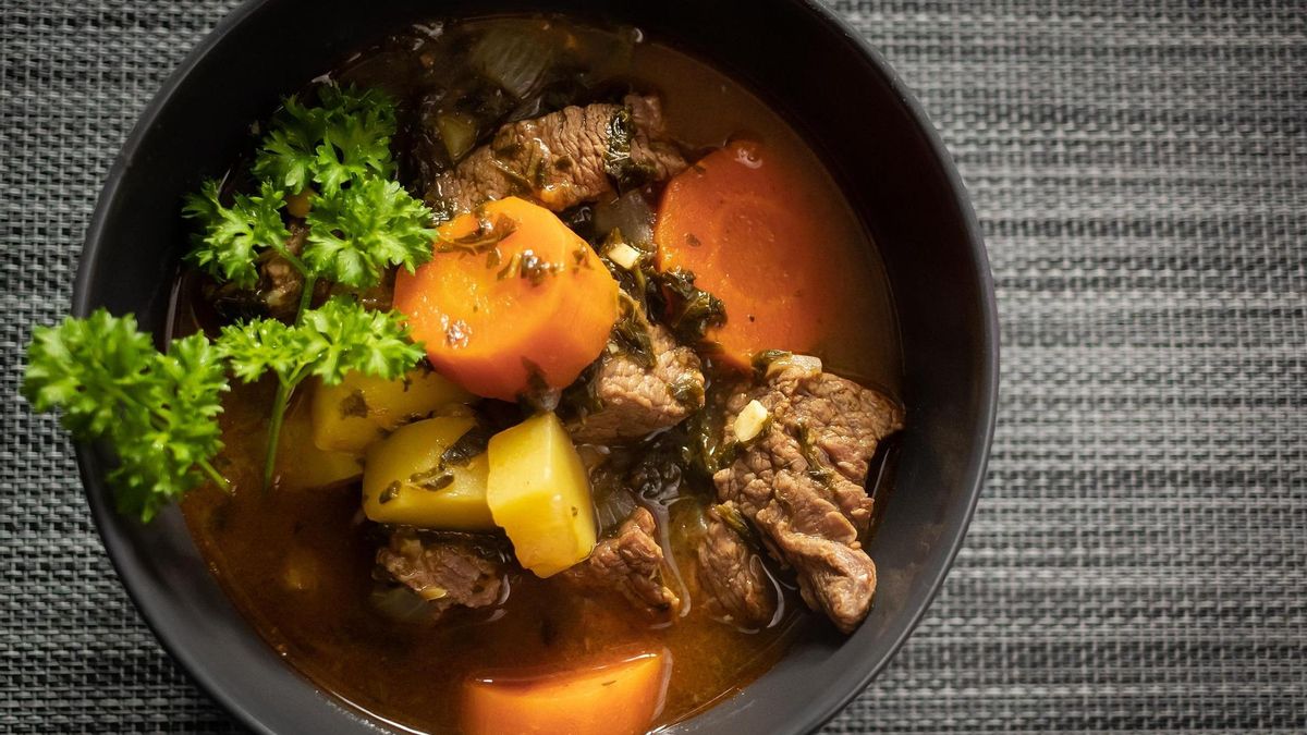 Estofado de ternera gallega con patatas: cómo cocinar esta receta tradicional fácil y rápida