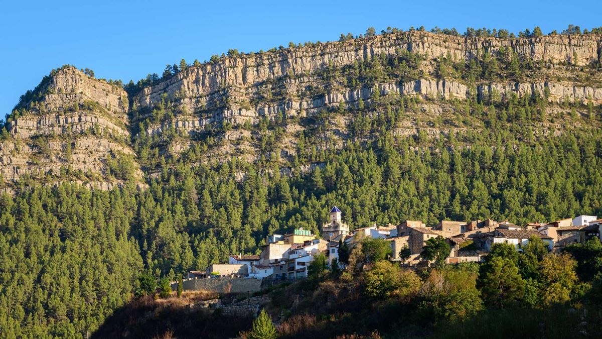 El pueblo de Castellón con un casco antiguo medieval y rodeado de rutas de senderismo perfectas para desconectar en la naturaleza