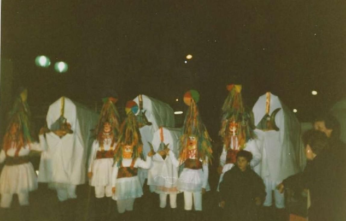 Un grupo de velillenses afincados en Sant Feliu del Llobregat, desfiló en la Rua de Carnaval de esta localidad cabecera del Baix Llobregat de Barcelona en los 90.