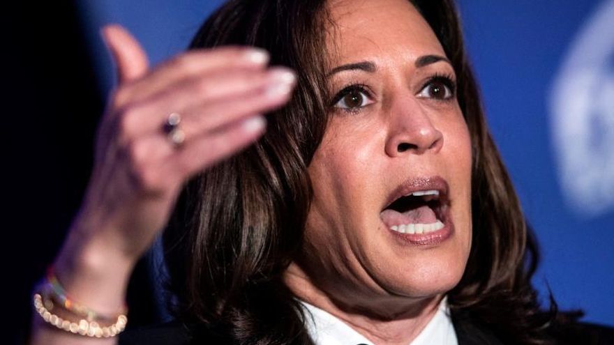 La aspirante presidencial Kamala Harris anuncia un plan para los "soñadores" en EE.UU.