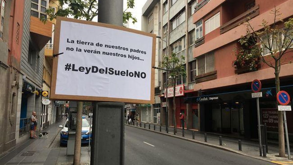 Las Palmas de Gran Canaria amanece con pancartas contra la Ley del Suelo