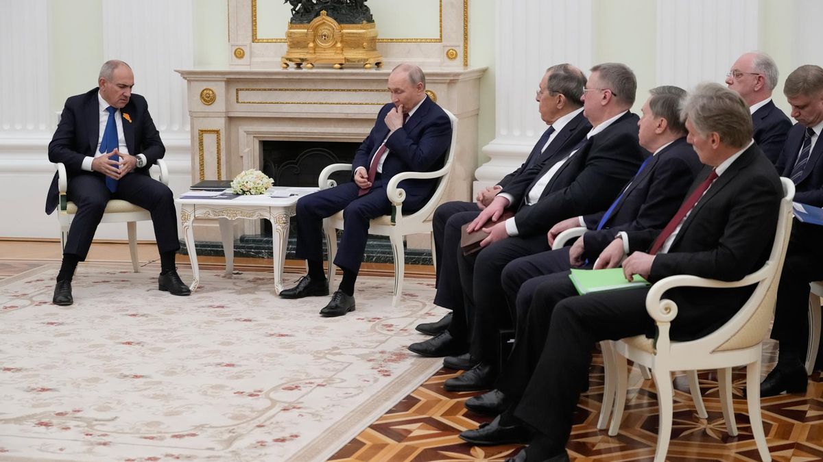 Nikol Pashinyan, durante su visita a Vladímir Putin en Rusia el pasado mes de abril.