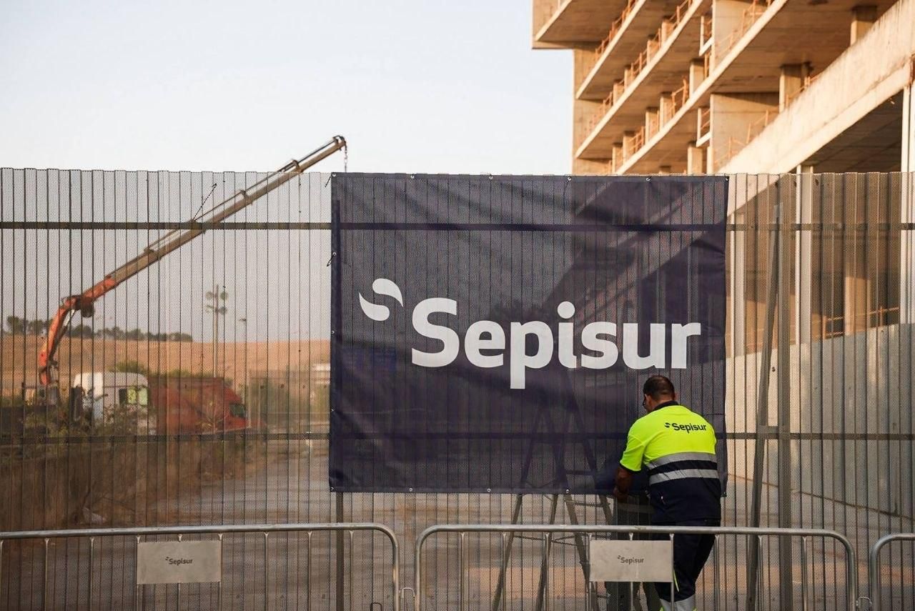 Inicio de las obras de la fachada del estadio