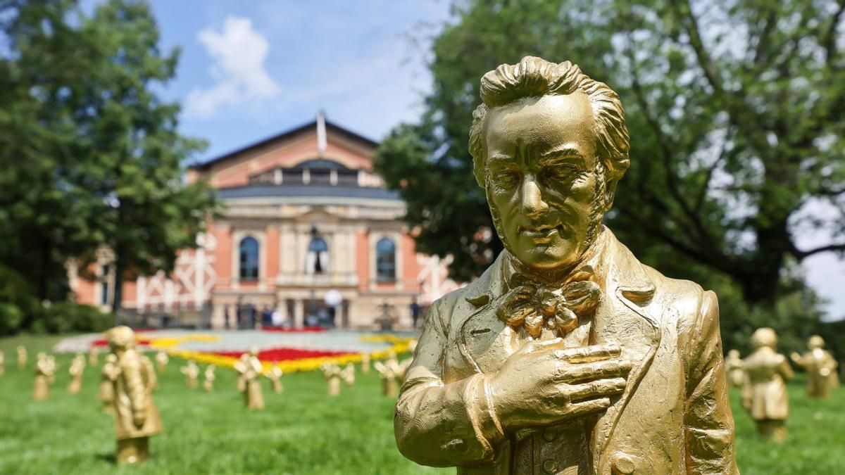 Estrenada en 1876, esta ópera dura 14 horas, se escribió empezando por el final y es la obra maestra de este icono de la música clásica