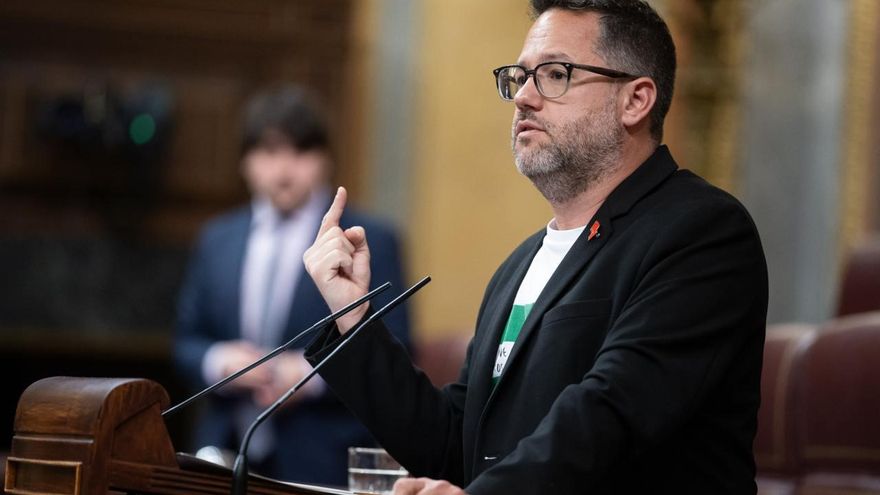 El Congreso afloja la bronca y tramita por unanimidad (y a regañadientes) la ley de gafas gratuitas del Parlamento andaluz