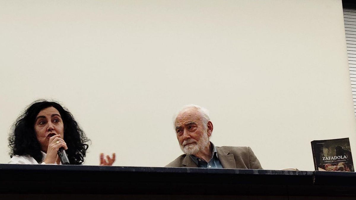 Marta Prieto Sarro, presentando el libro 'Zafadola' de Juan Pedro Aparicio.