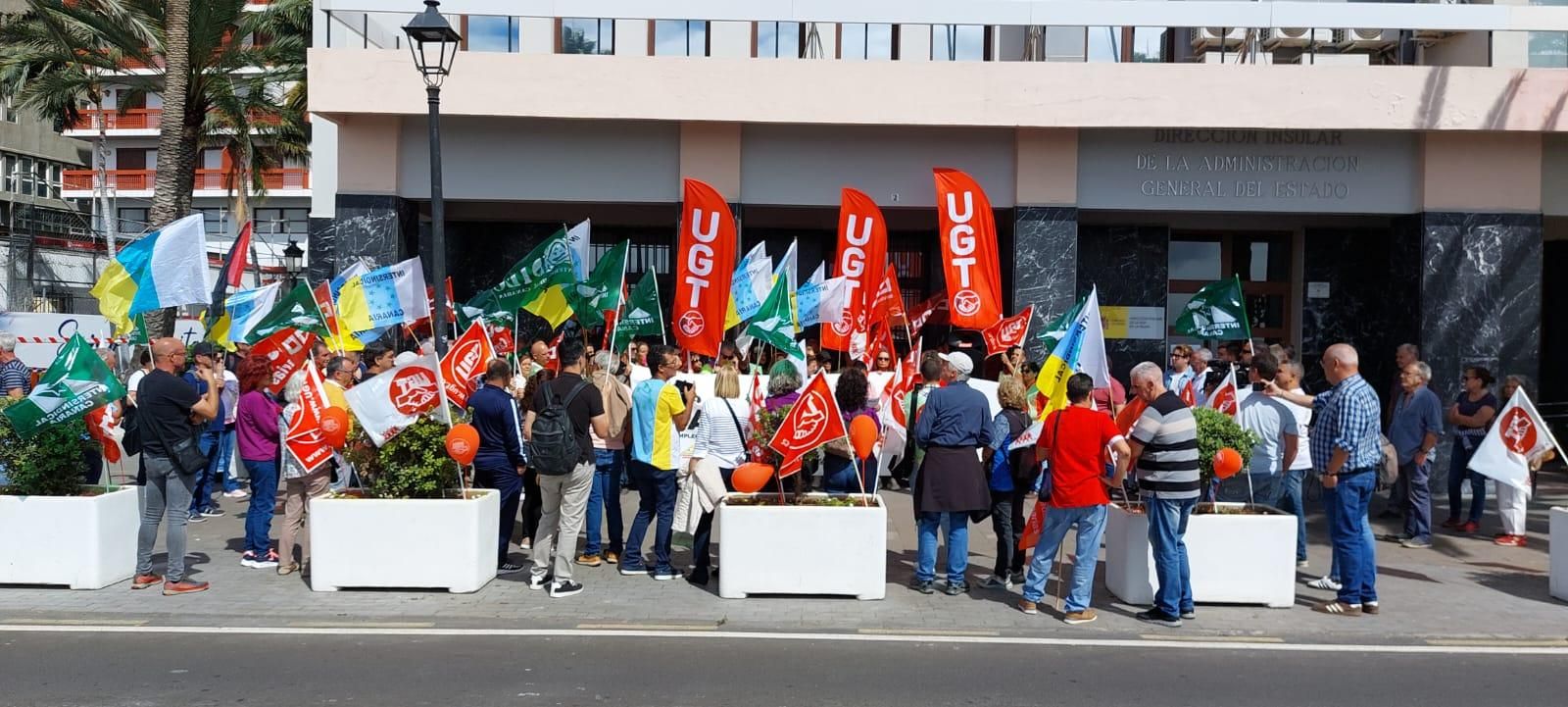 Concentración sindical en La Palma en el 1º de Mayo. JESÚS HERNÁNDEZ BIENES
