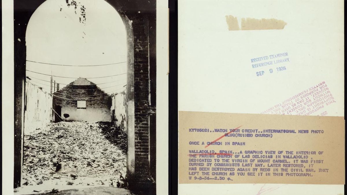 Interior de la Iglesia del barrio de las Delicias, en ruinas tras un bombardeo en 1936.