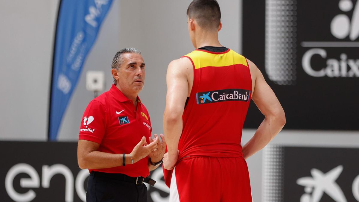 El entrenador de la selección española de baloncesto, Sergio Scariolo, en un entrenamiento de cara al Eurobasket 2025.