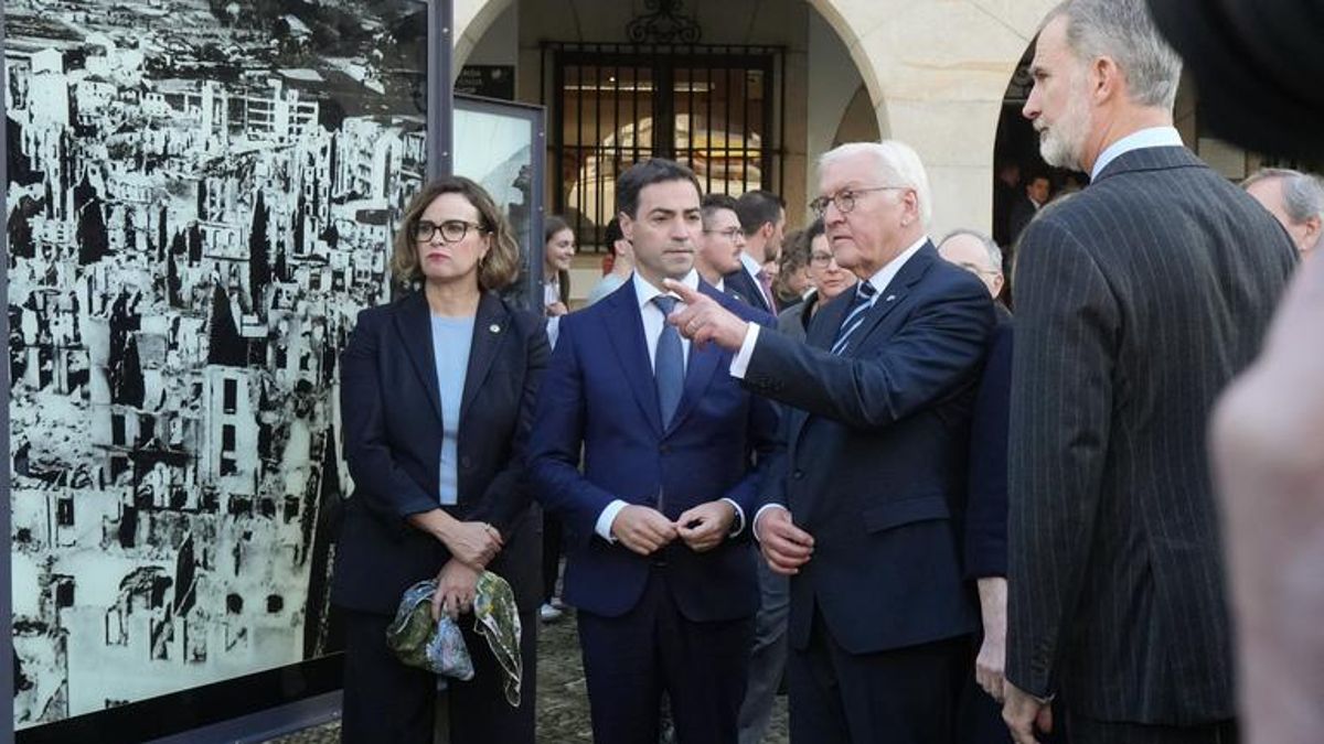 Militares, un avión presidencial y una visita con supervivientes al Museo de la Paz: así ha sido el paso de Steinmeier por Vitoria y Gernika