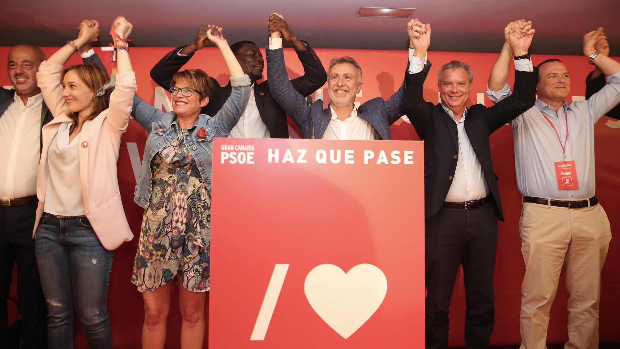 El PSOE canario celebra la victoria. (ALEJANDRO RAMOS)