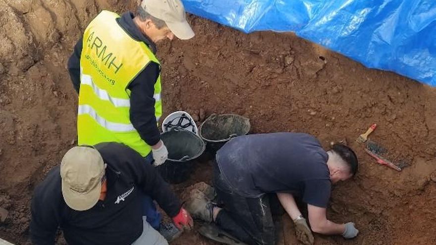 Excavaciones en busca de represaliados en Villadangos. Foto: Abel Aparicio