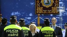 La alcaldesa de Madrid, Manuela Carmena, durante un acto con policías municipales.