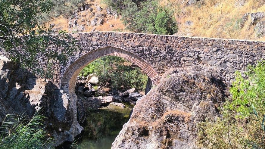 El histórico Puente Mocarra luce ya rehabilitado tras años de reclamaciones de los vecinos