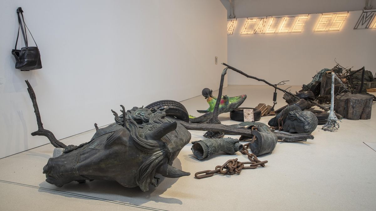 'Naturaleza de lo social' (2003-2026), 'Perspectiva ciudadana (Serie notas para la educación estética de la burguesía)' (2004), 'La calle es mía' (2004)