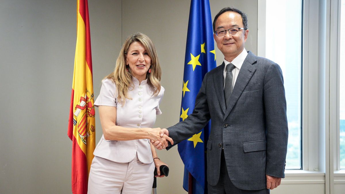 Yolanda Díaz reclama a las empresas chinas SAIC y Geely que las inversiones en España empleen a trabajadores locales