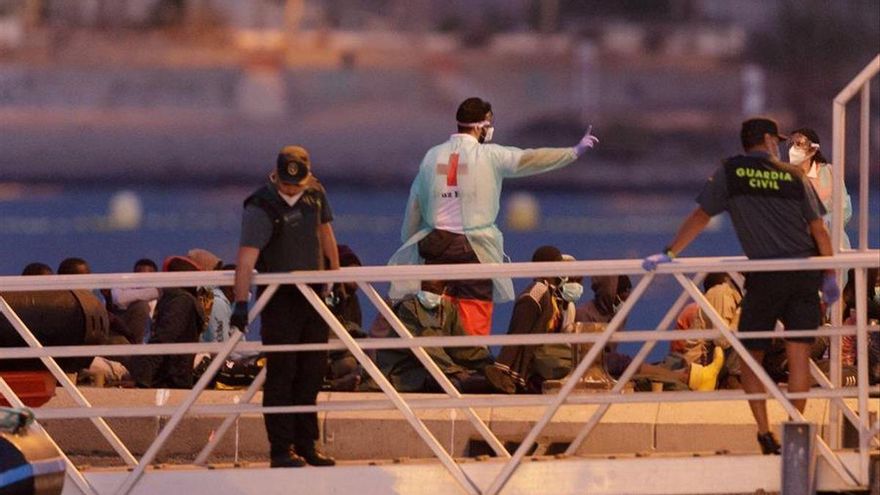 Rescatadas más de 50 personas a bordo de un cayuco al sur de Gran Canaria