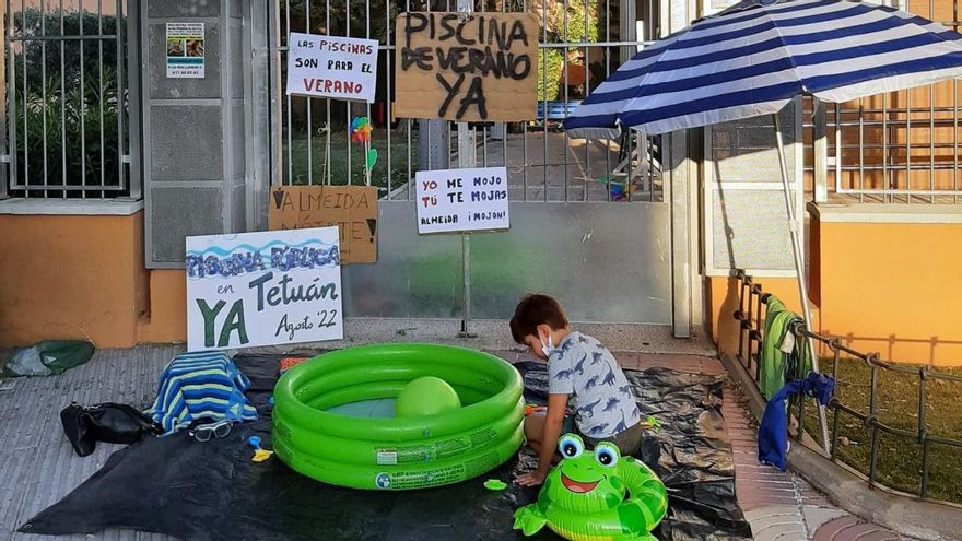 Piscina reivindicativa instalada en Tetuán por Más Madrid