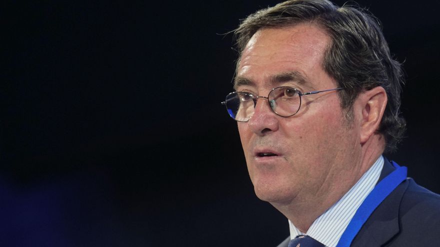 MADRID, 19/07/2023.- Antonio Garamendi, presidente de la Confederación Española de Organizaciones Empresariales (CEOE), interviene en la Asamblea CEOE 2023 que se celebra este miércoles en la sede del Comité Olímpico Español (COE), en Madrid. EFE/ Borja Sánchez-Trillo