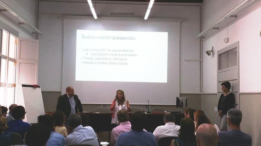 La exjefa de los funcionarios valencianos con el PP se sienta en el banquillo por pasar respuestas a una amiga en una oposición