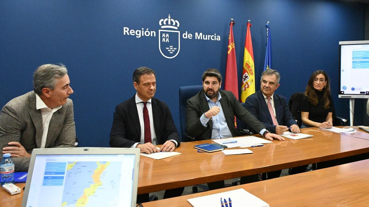 El presidente de la Región de Murcia, Fernando López Miras, en la reunión de coordinación del dispositivo de la Comunidad ante lluvias