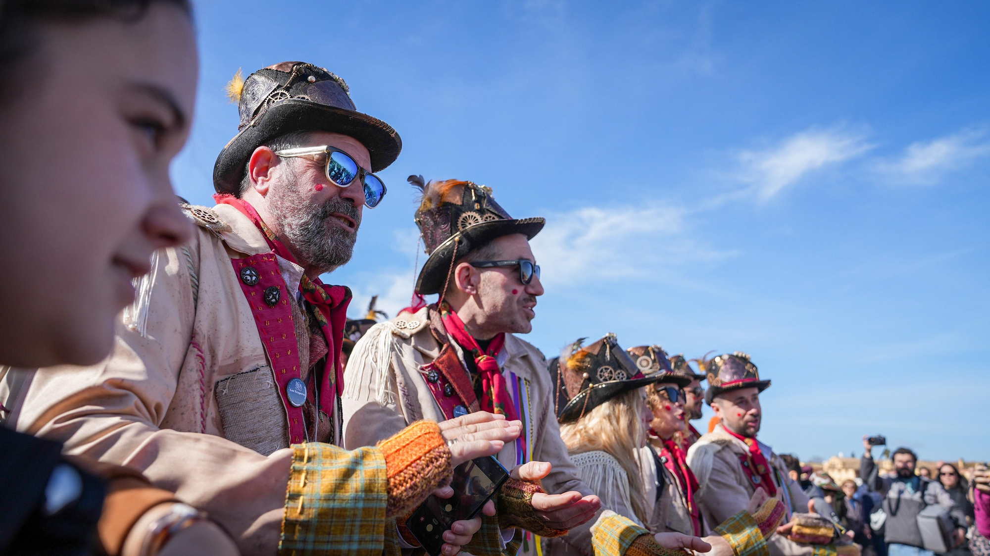 Pasacalles de Carnaval en el Puente Romano