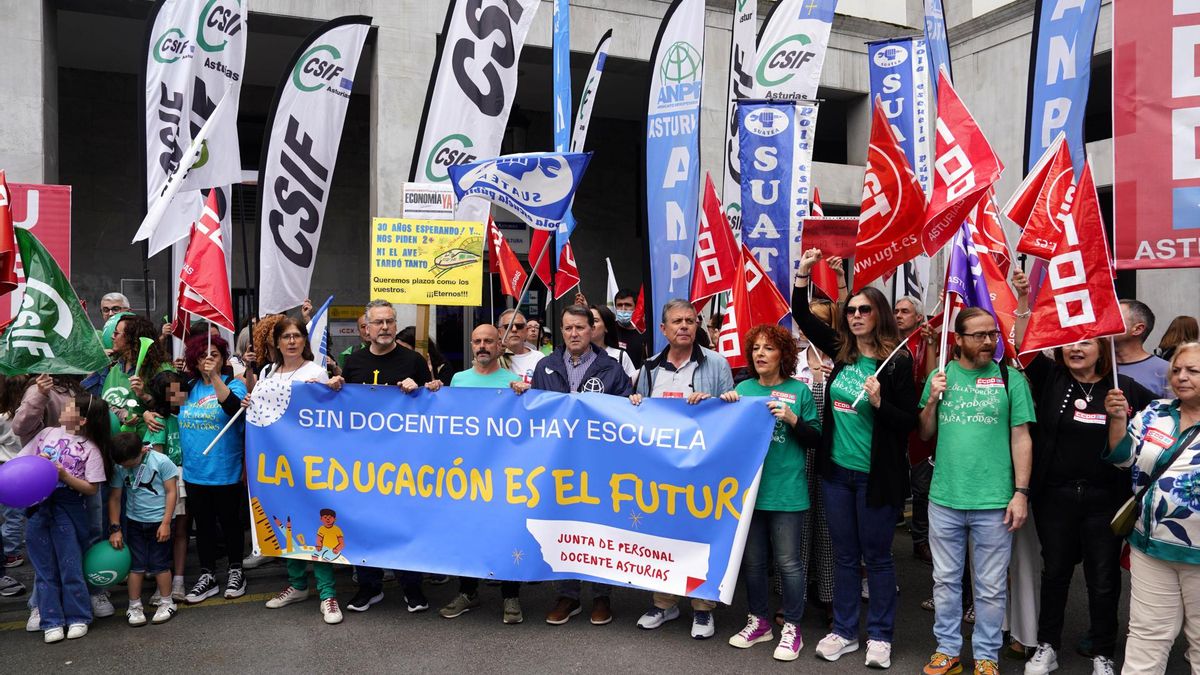 Los docentes se movilizan en Oviedo antes de retomar la negociación con el Principado