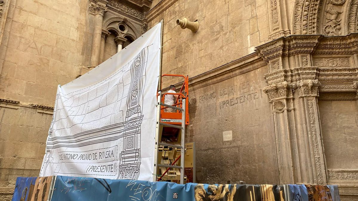 Arrancan los trabajos para retirar de la Catedral de Murcia la inscripción de Primo de Rivera