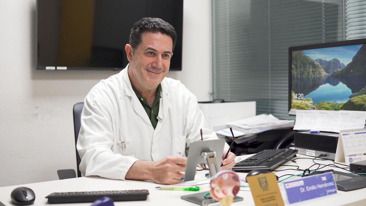 Doctor Emilio Hernández Sánchez, jefe de Urología del Hospital Universitario General de Villalba