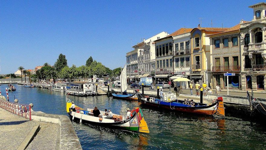No, los famosos barcos de colores de Aveiro no nacieron para los turistas: esta era su función original en la ría