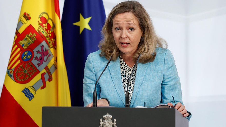 Calviño retrasa a septiembre la decisión de subir el salario mínimo